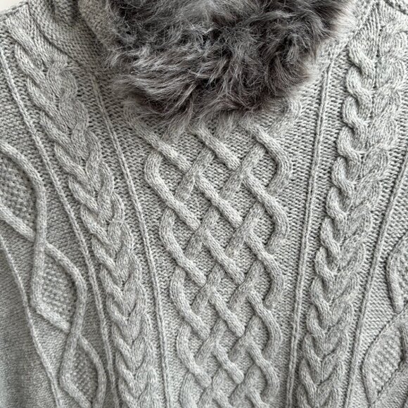 GAP kids grey knitted poncho with faux fur hood - Picture 2 of 10